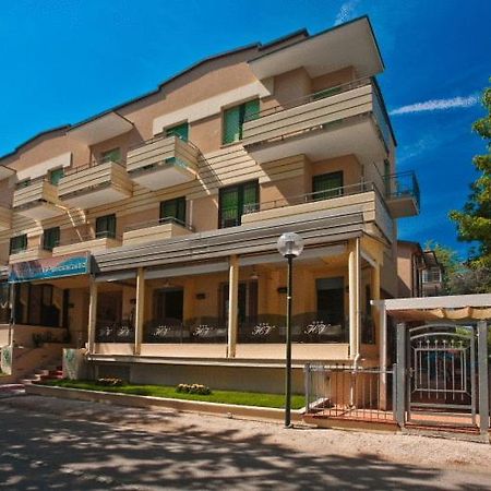 Hotel Vallechiara Cesenatico Exterior foto
